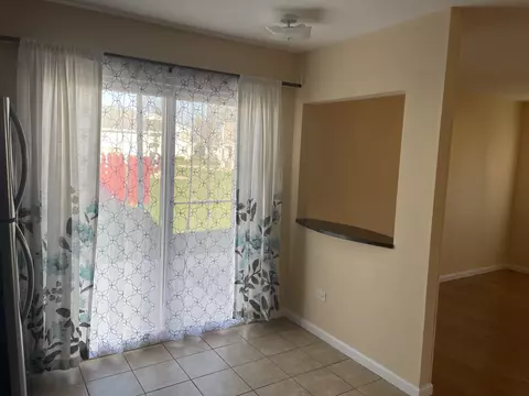 Living - 652 Hale Ct, Wheeling, IL 60090 photo 1 of 2