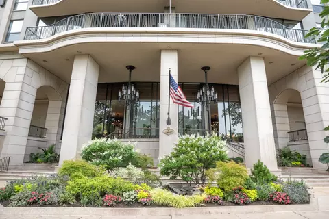 1040 N Lake Shore Dr #25D, Chicago, IL 60611