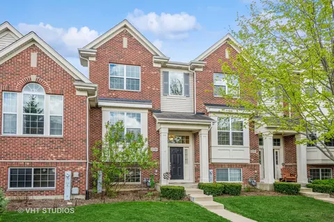 1735 Dogwood Ln, Hanover Park, IL 60133