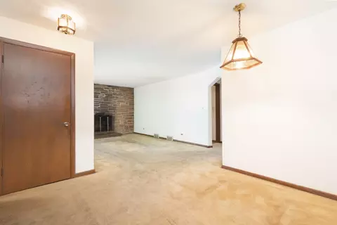 Living - 4505 Maple Ave, Matteson, IL 60443 photo 2 of 4