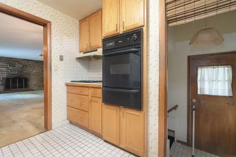 Kitchen - 4505 Maple Ave, Matteson, IL 60443 photo 2 of 3