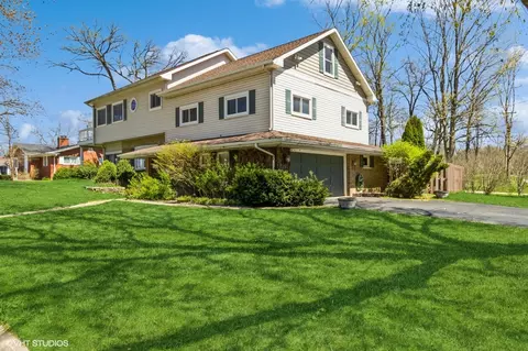3 Ironwood Ct, Lake Zurich, IL 60047