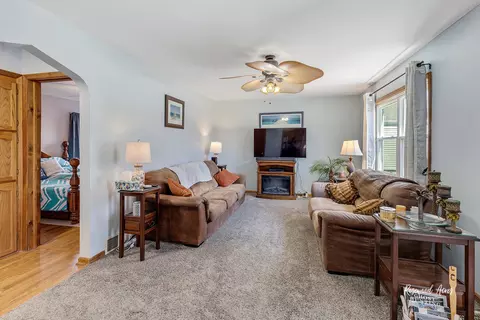 Living - 573 S Curtis Ave, Kankakee, IL 60901 photo 2 of 2