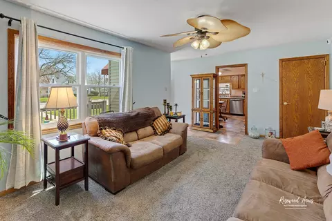 Living - 573 S Curtis Ave, Kankakee, IL 60901 photo 1 of 2