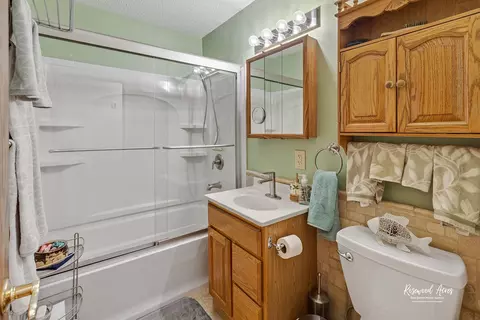 Bath - 573 S Curtis Ave, Kankakee, IL 60901 photo 1 of 1