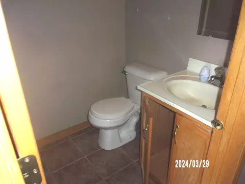 Bath - 1306 E Heather Rd, Bourbonnais, IL 60914 photo 1 of 4