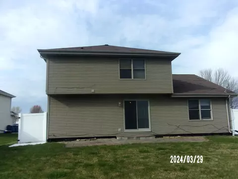 Exterior - 1306 E Heather Rd, Bourbonnais, IL 60914 photo 4 of 5