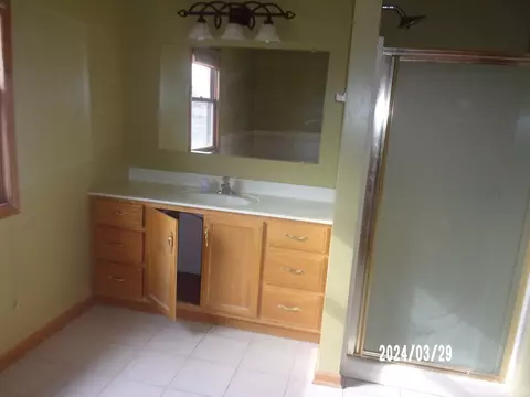 Bath - 1306 E Heather Rd, Bourbonnais, IL 60914 photo 3 of 4