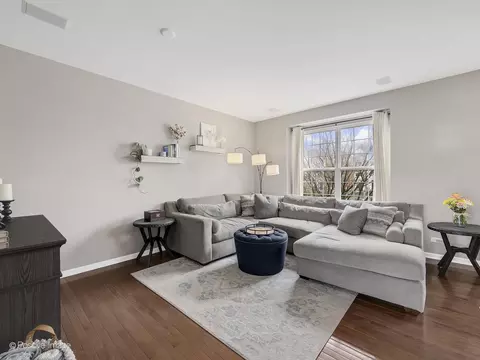 Living - 216 Cassidy Ln, Elgin, IL 60124 photo 2 of 4