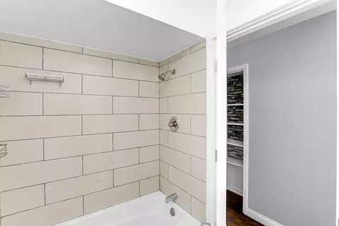 Bath - 115 E 104th St, Chicago, IL 60628 photo 2 of 5