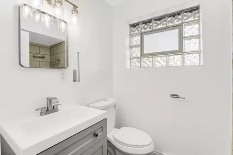 Bath - 115 E 104th St, Chicago, IL 60628 photo 1 of 5