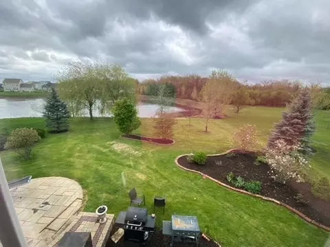 3653 Thornhill Dr, Elgin, IL 60124 photo 2
