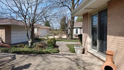 30 Crescent Dr, Glenview, IL 60025 photo 3