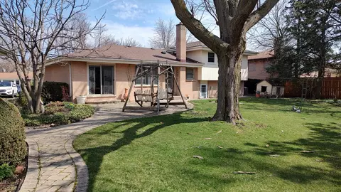 30 Crescent Dr, Glenview, IL 60025 photo 4
