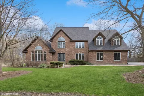 208 Hidden Pines Dr, Deer Park, IL 60010