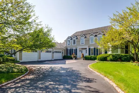 1775 W Broadland Ln, Lake Forest, IL 60045