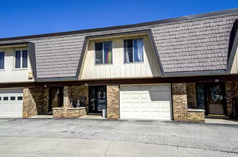 15 Cour D Alene #15, Palos Hills, IL 60465