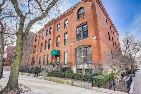 1760 N Wells St #1B, Chicago, IL 60614