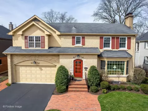 290 N Park Blvd, Glen Ellyn, IL 60137