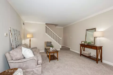 1484 Timber Trl, Wheaton, IL 60189 photo 2