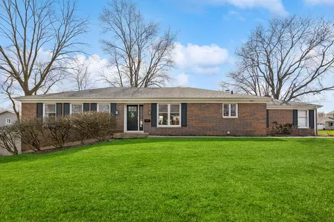 1017 Crane Blvd, Libertyville, IL 60048