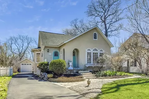 638 Melody Ln, Highland Park, IL 60035