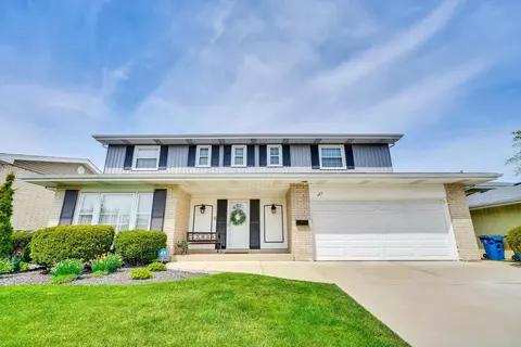 483 N Wesley Dr, Addison, IL 60101