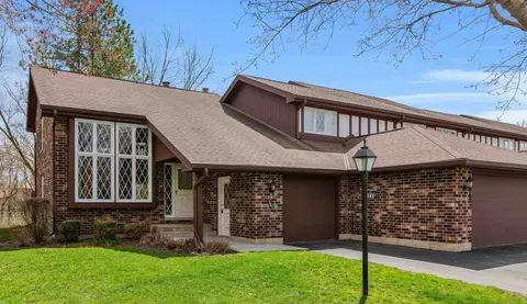 585 Cress Creek Ln, Crystal Lake, IL 60014