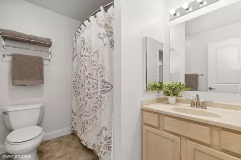 Bath - 3604 Brighton Pl, Mchenry, IL 60050 photo 2 of 3