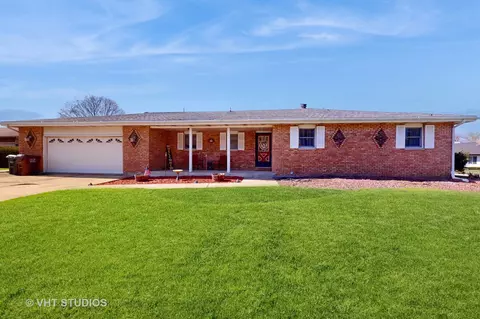 420 Dolly Dr, Manteno, IL 60950