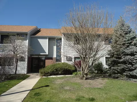 300 Bayside Dr #6, Palatine, IL 60074