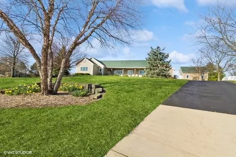 15 Julius Ct, Yorkville, IL 60560
