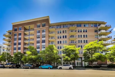 511 W Division St #808, Chicago, IL 60610
