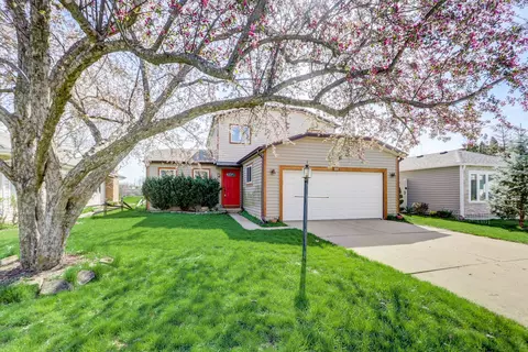 1047 Fulton Dr, Streamwood, IL 60107