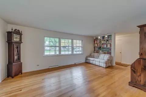 1021 Emerald Dr, Naperville, IL 60540 photo 5