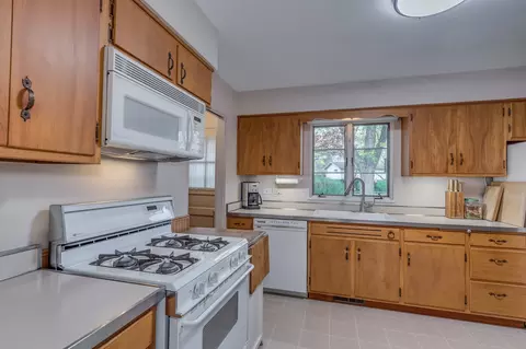 1021 Emerald Dr, Naperville, IL 60540 photo 12