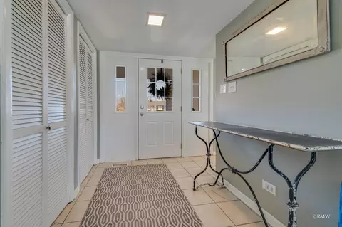 1760 Chippendale Rd, Hoffman Estates, IL 60195 photo 5