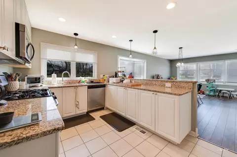 1760 Chippendale Rd, Hoffman Estates, IL 60195 photo 7