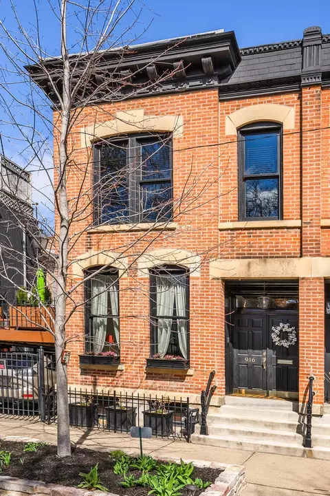 916 W Dickens Ave, Chicago, IL 60614