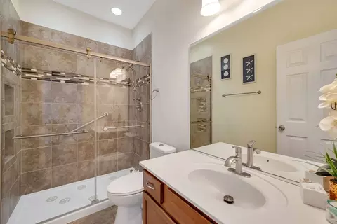 Bath - 25412 Springview Ct, Plainfield, IL 60544 photo 1 of 4