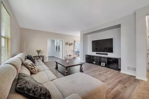Living - 25412 Springview Ct, Plainfield, IL 60544 photo 3 of 4
