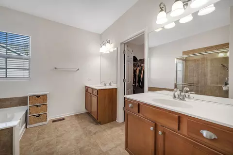 Bath - 25412 Springview Ct, Plainfield, IL 60544 photo 2 of 4