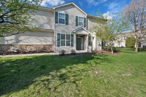 2207 Gallant Fox Cir #2207, Montgomery, IL 60538