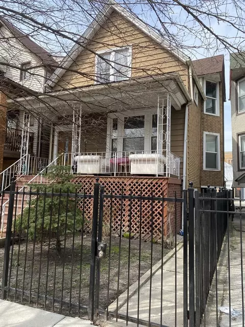 3832 N Whipple St, Chicago, IL 60618