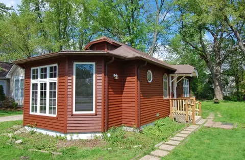 115 Greenfield Rd, Crystal Lake, IL 60014