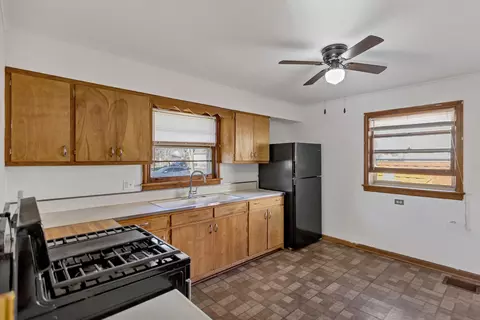 Kitchen - 835 Rose Ave, Des Plaines, IL 60016 photo 2 of 3