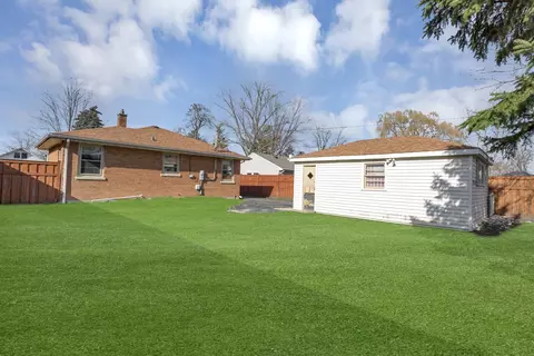 Exterior - 835 Rose Ave, Des Plaines, IL 60016 photo 6 of 8