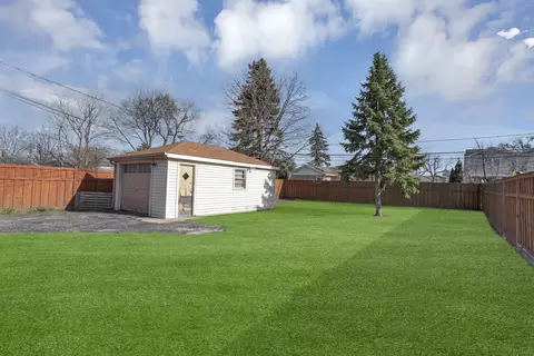 Exterior - 835 Rose Ave, Des Plaines, IL 60016 photo 7 of 8
