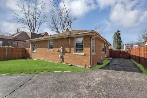 Exterior - 835 Rose Ave, Des Plaines, IL 60016 photo 5 of 8