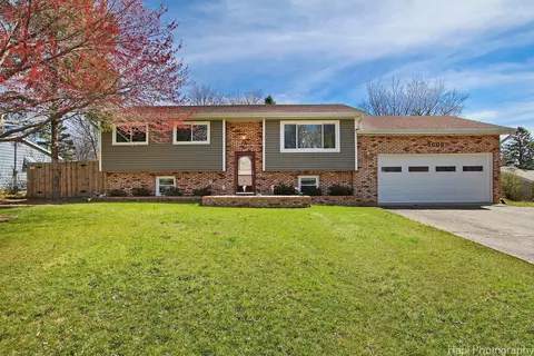 5008 N West St, Mchenry, IL 60051